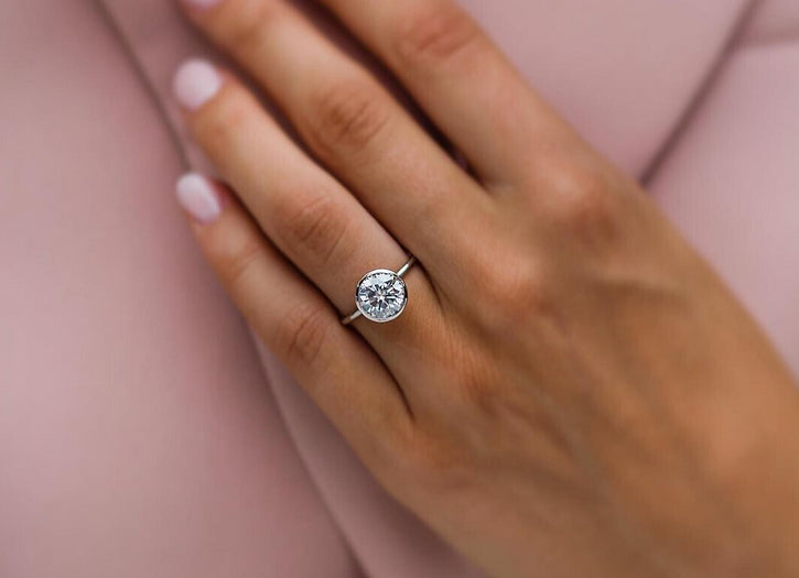 nadir classic round cut bezel engagement ring - 1.0ct+. d & vvs2