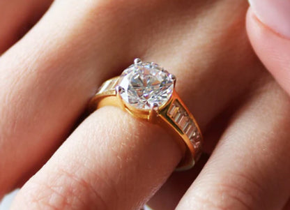 Estelle Classic Round Cut Unique Engagement Ring - 1.0ct+. D & VVS2