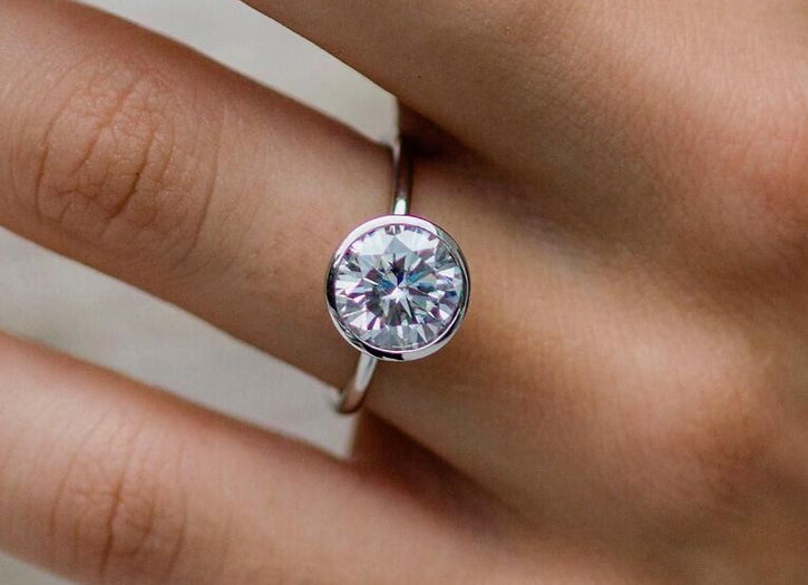 nadir classic round cut bezel engagement ring - 1.0ct+. d & vvs2